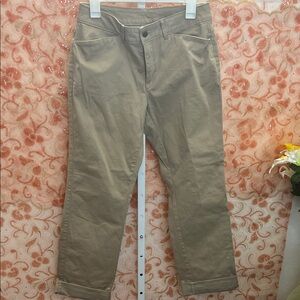 Magellan Outdoors Women's Khaki Straight Leg Jeans in Tan